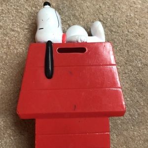 🐾VINTAGE SNOOPY RED DOGHOUSE PLASTIC COIN BANK🐾